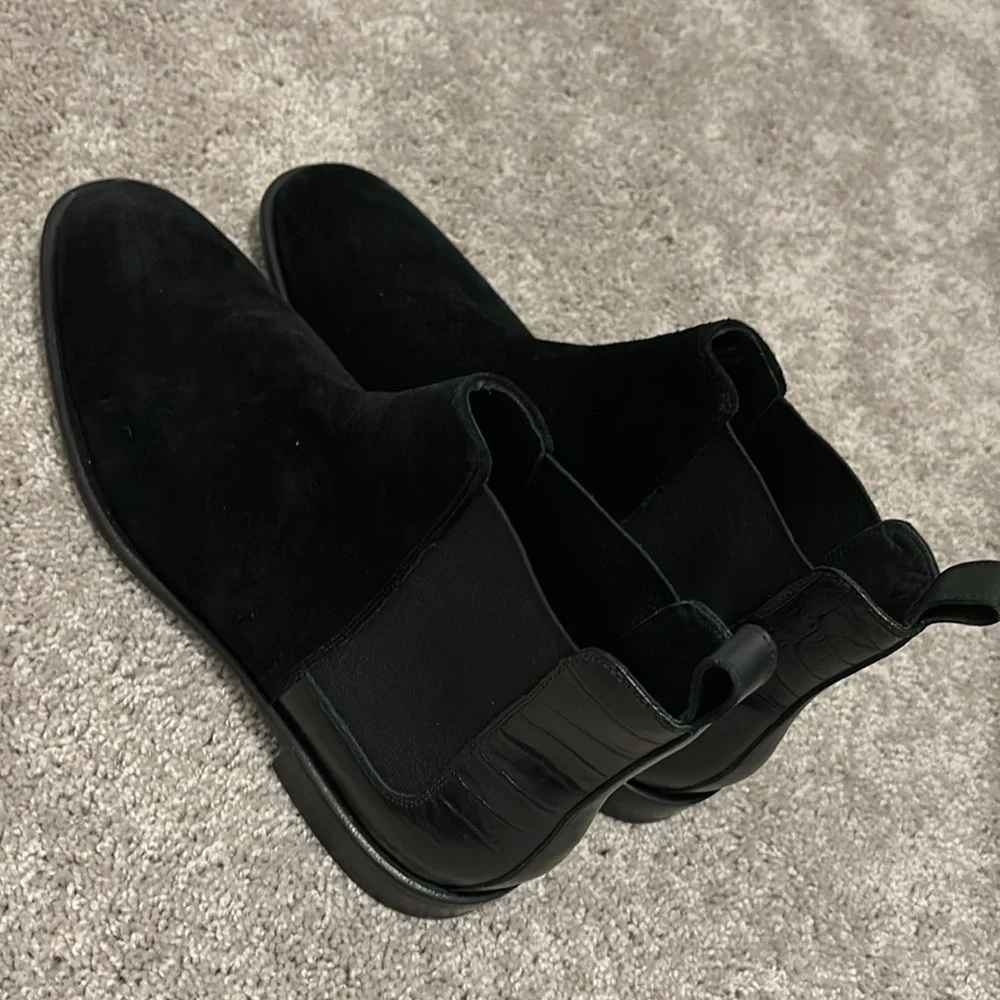 DONALD PLINER Calf Suede Chelsea Boot In black